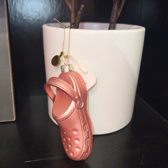 Croc Christmas Ornament NWT Altar’d State - Picture 3 of 6